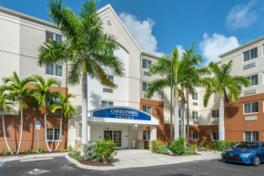 Отель Candlewood Suites Fort Myers/Sanibel Gateway, an IHG Hotel  Форт Майерс Бич